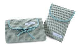 Mi bollito – Set de 2 unidades, cambiador de bebé impermeable más bolsa pañalera para toallitas y pañales. Fabricado íntegramente en España. (Verde mint)