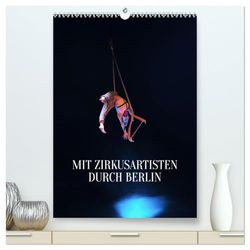 Mit Zirkusartisten durch Berlin (hochwertiger Premium Wandkalender 2026 DIN A2 hoch), Kunstdruck in Hochglanz: Zirkusfotografie in Kombination mit der Architektur Berlins