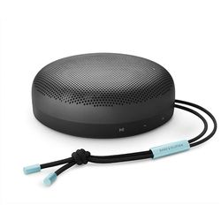 Bang & Olufsen Beosound A1 (2ème Gén) - Enceinte Bluetooth Portable Étanche, Son Immersif à 360 Degrés, Microphones pour les Appels Téléphoniques & Assistance Vocale Alexa, 18 H - Noir/Bleu Oxygène