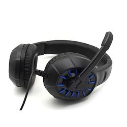 Auriculares para videojuegos KOMC C501 en tonalidad roja, perfectos para sumergirse en la acción y disfrutar de una experiencia de sonido envolvente mientras juegas tus títulos favoritos.