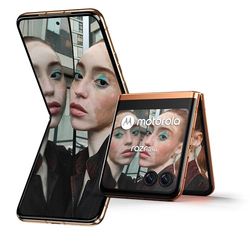 Motorola razr40 Ultra (Flip-Phone, 6.9"/3.6"FHD+-Display, 32-MP-frontcamera, 8/256 GB, 3800 mAh, Android 13) Peach Fuzz, incl. beschermhoes + auto-adapter [exclusief bij Amazon]