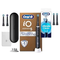 Oral-B Spazzolino Elettrico iO 5 Nero con 3 Testine + 2 Testine Oral B di Ricambio iO Series Ultimate Clean Nere, 1 Spazzolino Elettrico Oral B e 5 Ricambi Spazzolini Elettrici, Custodia da Viaggio