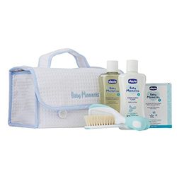 Chicco Set Idea Regalo Baby Moments, Con Acqua di Colonia 100ml, Bagno Delicato Corpo e Capelli 200ml, Crema Corpo 200 ml, Spazzola e Pettine, Tutto il Necessario per il Bagnetto, Blu, 0 Mesi+