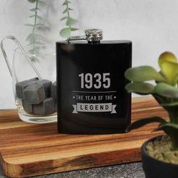 eBuyGB Engraved Black Metal Hip Flask 1935 The Year of The Legend, 90th Birthday Gifts for Men, Milestone Ninetieth Gift for Men, 7oz Whisky Flask