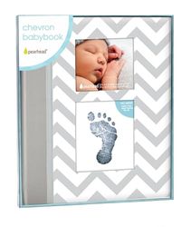 Pearhead Chevron Baby Memory Book avec un bloc d'encre Clean-Touch inclus pour créer l'empreinte de la main ou l'empreinte du bébé, gris