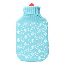 Bolsa de agua caliente de 2L, color azul con copos blancos, ideal para aliviar dolores musculares y proporcionar calor reconfortante.