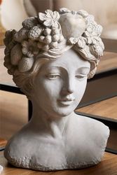 MACETERO BUSTO MUJER CEMENTO CON TOCADO DORADO 28CM 20dx28 cms