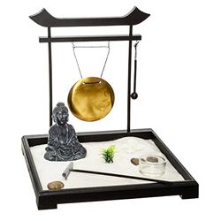 Boeddhagarten ZEN set op houten platform met twee gongslagen, twee windlichten, zand en andere accessoires