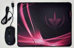 SPYCO Souris de Jeu de 7200 DPI, lumière RVB et 7 Boutons programmables + Tapis de Souris de Jeu antidérapant de 350 mm x 290 mm