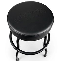 Martin - Tone On Tone Black Barstool; barkruk voor muzikanten; gevoerde zitting met zwart logo ton-sur-ton; 360 ° draaibaar; hoogte 61,6 cm; robuuste zwarte sokkel; eenvoudig te monteren