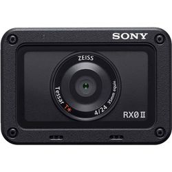Sony RX0 II Creator Kit Fotocamera Digitale Compatta con Grip VCT-SGR1, Sensore da 1.0', Ottica 24mm F4.0 Zeiss, Waterproof, Video 4K, Schermo LCD Regolabile