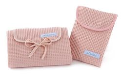 Mi bollito – Set de 2 unidades, cambiador de bebé impermeable más bolsa pañalera para toallitas y pañales. Fabricado íntegramente en España. (Rosa pastel)
