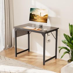 NEWBULIG Escritorio para Oficina en casa con Estante y Gancho para Auriculares, estación de Trabajo Sencilla y Moderna