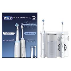 Oral-B Idropulsore con 1 Beccuccio Oxyjet, 1 Beccuccio Con Getto D’acqua, 1 Spazzolino Elettrico IO4, 2 Testine Di Ricambio. 1 Idropulsore