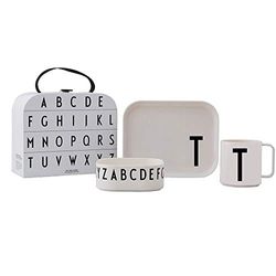 Design Letters Classiques in Valise Enfant Lot de 4 | Idéale Cadeau Noel Enfant | Tritan Assiette Bebe, Bol Bebe, Tasse, Organisateur Valise pour Bébé | Coffret Cadeau Sans BPA, BPS, Goutte Sûre