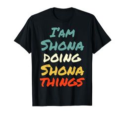 I'm Shona Doing Shona Things Nome divertente Shona Personalizzato Maglietta