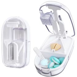 Alyvisun Coupe Comprimé, Portable Coupe Médicaments & Coupe Cachet, Découpe en V avec Broyage, Sortie Automatique de la Pilule, Protection de la Lame & Rangement (Transparent)