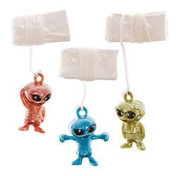 Baker Ross FX879 Alien Parachutist Kits - Pack of 8, Party Bag Fillers for Kids