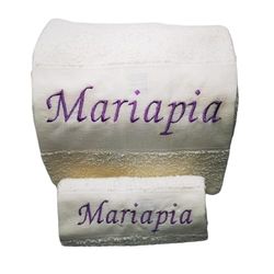 ARTEA DI ALICE Set 2 Asciugamani Personalizzati in 100% Cotone Italiano – Nome Ricamato – Extra Morbidi e Ultra Soffici – Perfetti per Bagno, Spa, Hotel – Regalo Elegante – Made in Italy