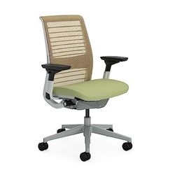 Steelcase Think Ergonomische, in hoogte verstelbare bureaustoel met verstelbare lendensteun en armleuningen, ademende 3D-gebreide beige rugleuning en comfortabele Sprout-stoelstof