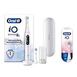 Oral-B iO 8 Cepillo de Dientes Eléctrico Blanco con Mango Recargable, Tecnología Magnética iO, 1 Cabezal de Recambio, Pantalla a Color, Estuche de Viaje + 4 Cabezales Blancos Gentle Care