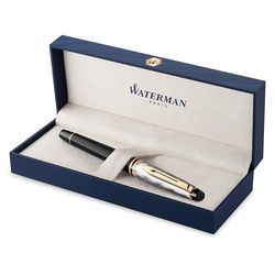 Waterman Expert reservoarpenna | Metall och svart lack med gulddetalj och utmejslat lock | Mediumspets i rostfritt stål | Blått bläck | Presentask