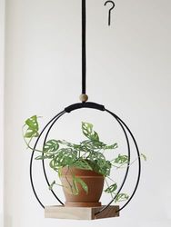 Dravmola Appendiabiti per piante con base in legno, in macramè, stile bohémien, per piante da interno, da appendere, per parete, finestra, stanza, colore nero (vaso e pianta non inclusi)