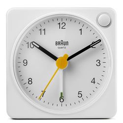 Braun Relógio despertador de viagem analógico clássico função repetição e iluminação, tamanho compacto, movimento silencioso de quartzo, alarme por apito em crescimento em branco, modelo BC02XW.