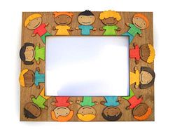Portafoto in legno con bambini stilizzati per la cameretta dei bambini