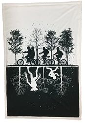 Lyo Stranger Things Double-Sided Fleece and Sherpa Fur Blanket for Fans of the Series, Upside Down, 100 x 150 cm