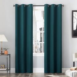 Sun Zero Cyrus - Paquete de 2 Cortinas Opacas térmicas con Ojales, 40 x 63 Pulgadas, Color Verde Azulado