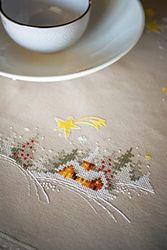Vervaco Kit Broderie Pré-Imprimé Nappe PAYSAGE D'HIVER AVEC ÉTOILE Complet Set DIY Adulte Decoration Table Manuelle Loisir Créatif Cadeau Femme ca. 80 x 80 cm Embroidery Patron