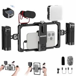 NEEWER Universele telefoonkooi mobiele telefoon stabilisator video rig verlichting set met Bluetooth trigger zijgreep, LED-licht, USB C-microfoon, compatibel met iPhone 16 Pro Max 15 Pro Max S24