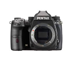Pentax K-3 Mark III APS-C DSLR kamerahus i svart – bildfält 100% ~ 1,05 x optisk sökare, 5-axlad 5,5 nivåer in-body SR-mekanism, ISO 1,6 miljoner, väderbeständig, upp till 12 fps, pekskärm
