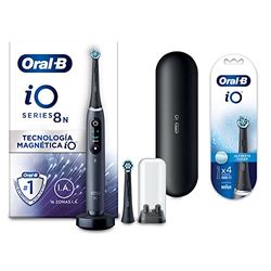 Oral-B iO 8 Cepillo de Dientes Eléctrico Negro con Mango Recargable, Tecnología Magnética iO, 1 Cabezal de Recambio, Pantalla a Color, Funda Magnética + 4 Cabezales Negros Ultimate Clean