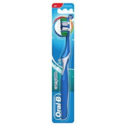 Oral-B Complete Spazzolino Denti Manuale, con Massaggia Gengive, Le Setole PowerTip raggiungono le Aree più difficili, Pulizia Profonda, con Nettalingua, 1 Pezzo Blue