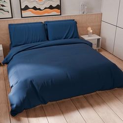 PETTI Artigiani Italiani - Parure de lit 2 Places 230 x 220 cm (2 taies d'oreiller 75 x 50 cm incluses), Housse de Couette en Microfibre Douce Couleur Unie Bleu Nuit