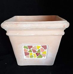 VASI QUADRATI IN TERRACOTTA CON MOSAICI (SET 3 PEZZI) GRANDE LATO CM. 55X 55, ALTEZZA CM. 40; MEDIO LATO CM. 40, ALTEZZA CM. 32; PICCOLO LATO CM. 27X 27, ALT. CM. 32