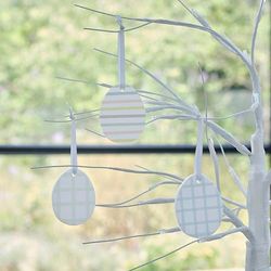 Ginger Ray Geschilderde keramische paasei-decoraties om op te hangen aan paasboomtakken, 3 stuks