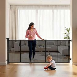 VEVOR Retractable Baby Gate, Extends to 3100 mm Extra Wide, 795 mm Tall, with Reinforced Fiberglass Strips, Avoids Crawling Through, Mesh Dog Gate for Decks, Doorways, Garages, Indoor, Black
