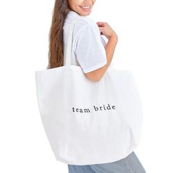 Ginger Ray Bolsa bordada de tela blanca con texto Team Bride, accesorio para despedida de soltera, 55 cm x 72 cm