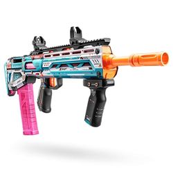 XSHOT Skins Pro Series 1 Long Shot de ZURU. Incluye 40 Dardos con tecnología Air Pocket, Almacenamiento para Dardos y diseño para Exteriores. Ideal para niños, niñas, Adolescentes y Adultos.