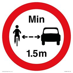 Cartello con scritta "No closer than 1,5 m when passing cyclists", 200 x 200 mm, S20