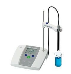 METTLER-TOLEDO 031012 pH-mètre, FE20 kit série fem, idem FE20 grundläggande, komfort, électrode de pH LE 409, porte électrode, 2 påsar de tampons pH 4,01 och pH 7,00