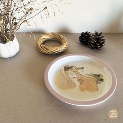 Petit Jour - Baby Plate Ernest and Celestine Pink Ø 18 cm – 6M+ - Melamine