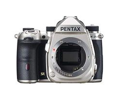 Pentax K-3 Mark III APS-C DSLR kamerahölje i silver – bildfält 100% ~ 1,05 x optisk sökare, 5-axlar, 5,5 nivåer i body SR-mekanism, ISO 1,6 miljoner, väderbeständig, upp till 12 fps, pekskärm, 01072