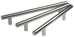 Mango de barra en T, 494 mm de largo x 434 mm, centro de fijación – acero inoxidable pulido