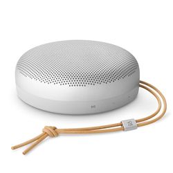 Bang & Olufsen Beosound A1 (3ª Generación) Altavoz Bluetooth Portátil Impermeable con 3 Micrófonos, Certificado C2C - Natural Aluminium