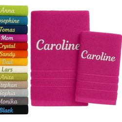 Asciugamano da bagno e asciugamano personalizzati da 2 pezzi con nome splendidamente ricamato Asciugamano personalizzato Confezione da 2 140x70 cm + 100x50 cm (Rosa)