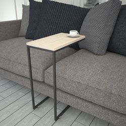 Hanah Hem industriellt sidobord med hjul metallben, ek finish, 46 x 62 x 26 cm | 100% melaminbelagd partikelbräda, 18 mm tjock | snygg och funktionell